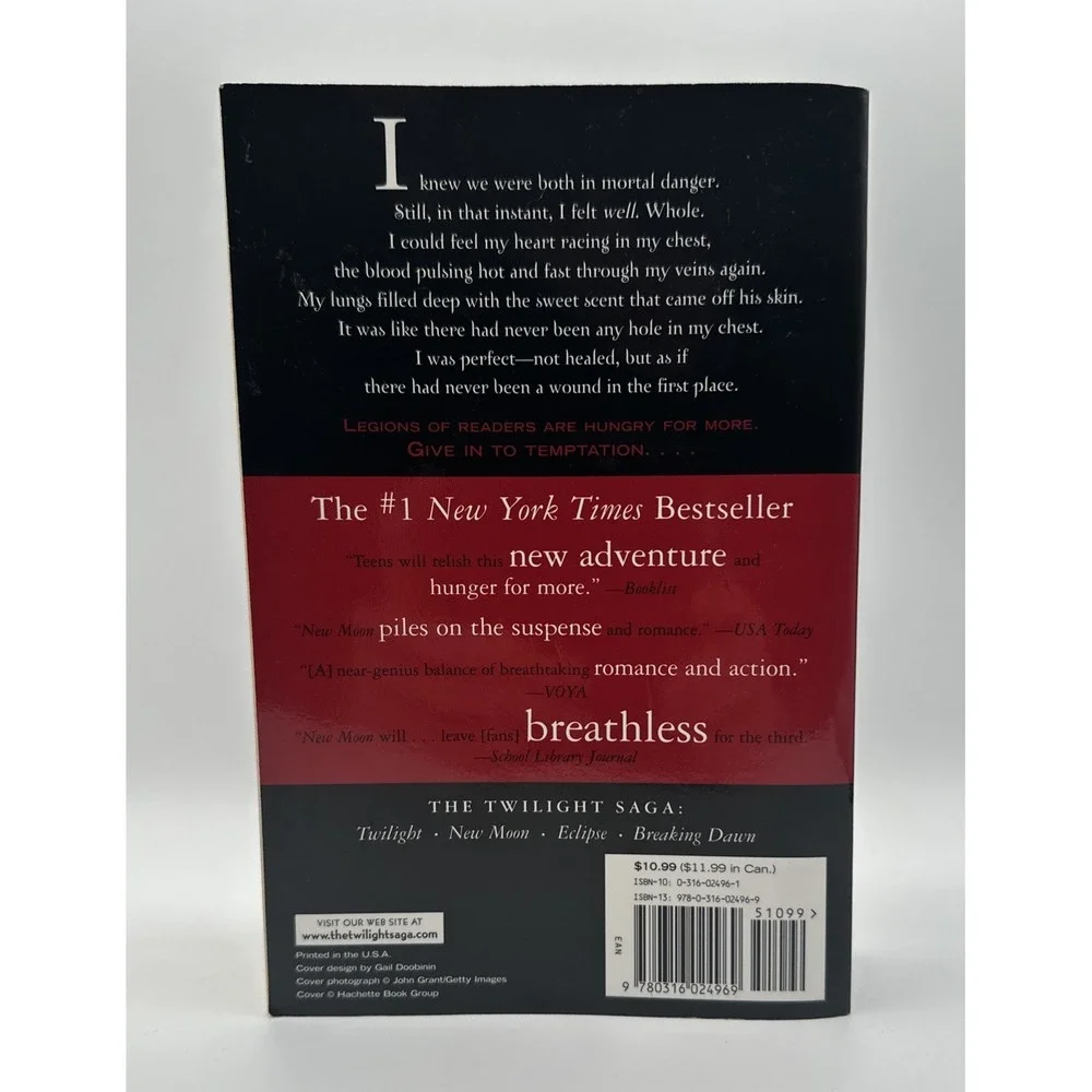 New Moon by Stephenie Meyer 2008 Paperback Book Twilight Saga Series